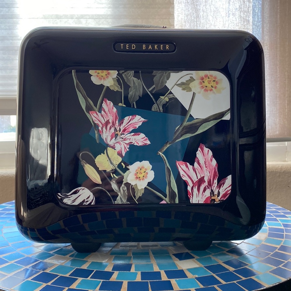 TED BAKER beauty case